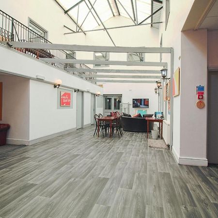 סקאנת'ורפ Oyo Hotel Clamart מראה חיצוני תמונה