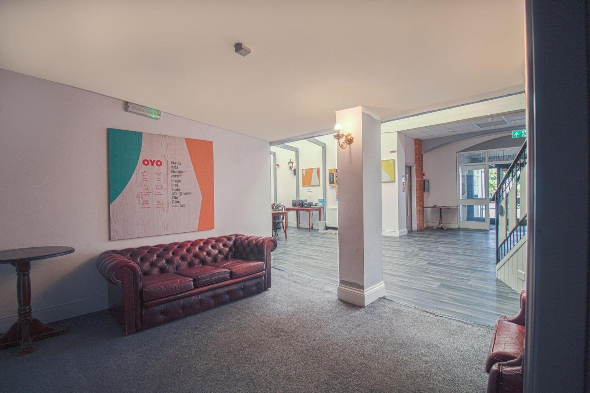 סקאנת'ורפ Oyo Hotel Clamart מראה חיצוני תמונה