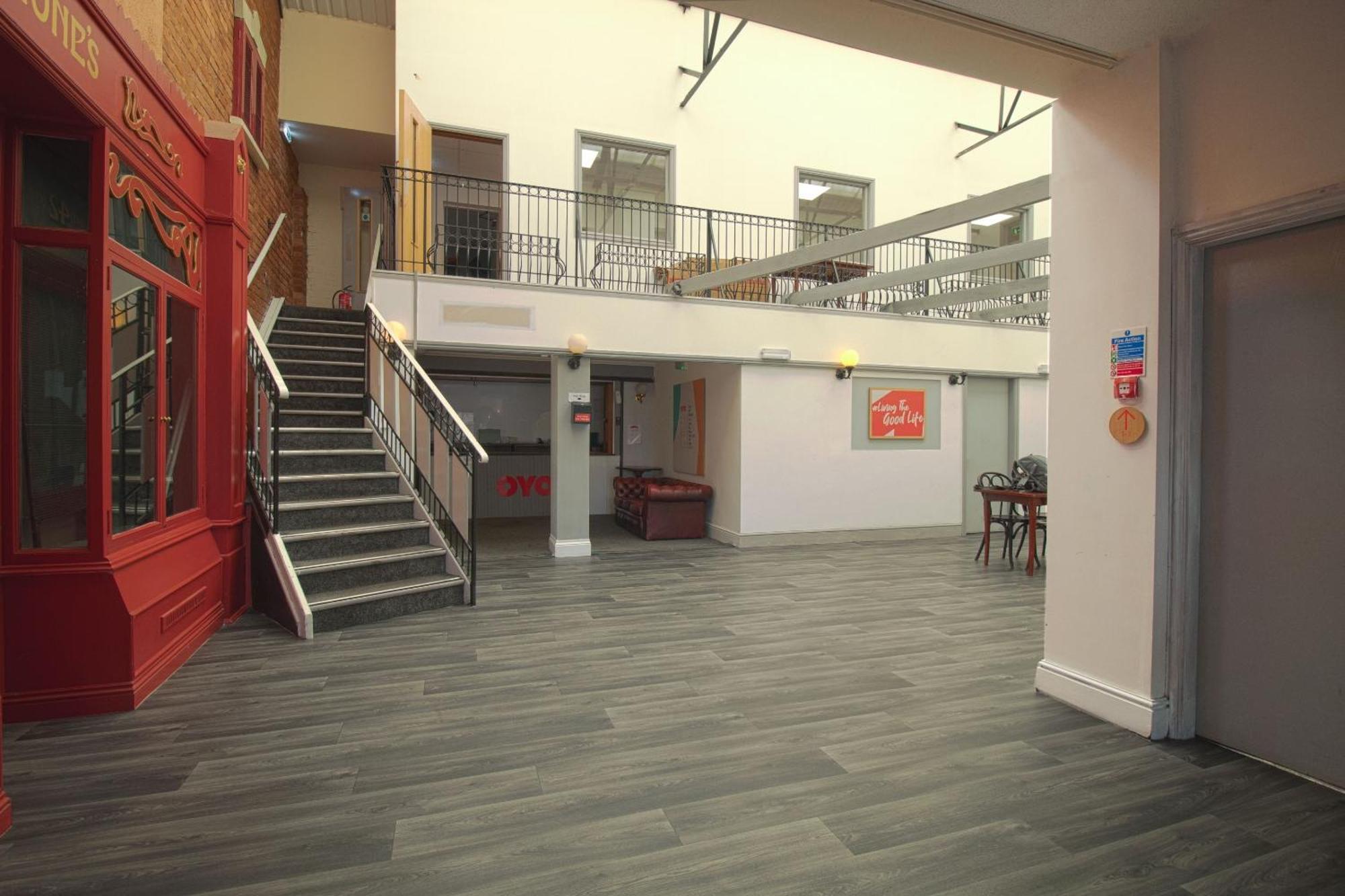 סקאנת'ורפ Oyo Hotel Clamart מראה חיצוני תמונה