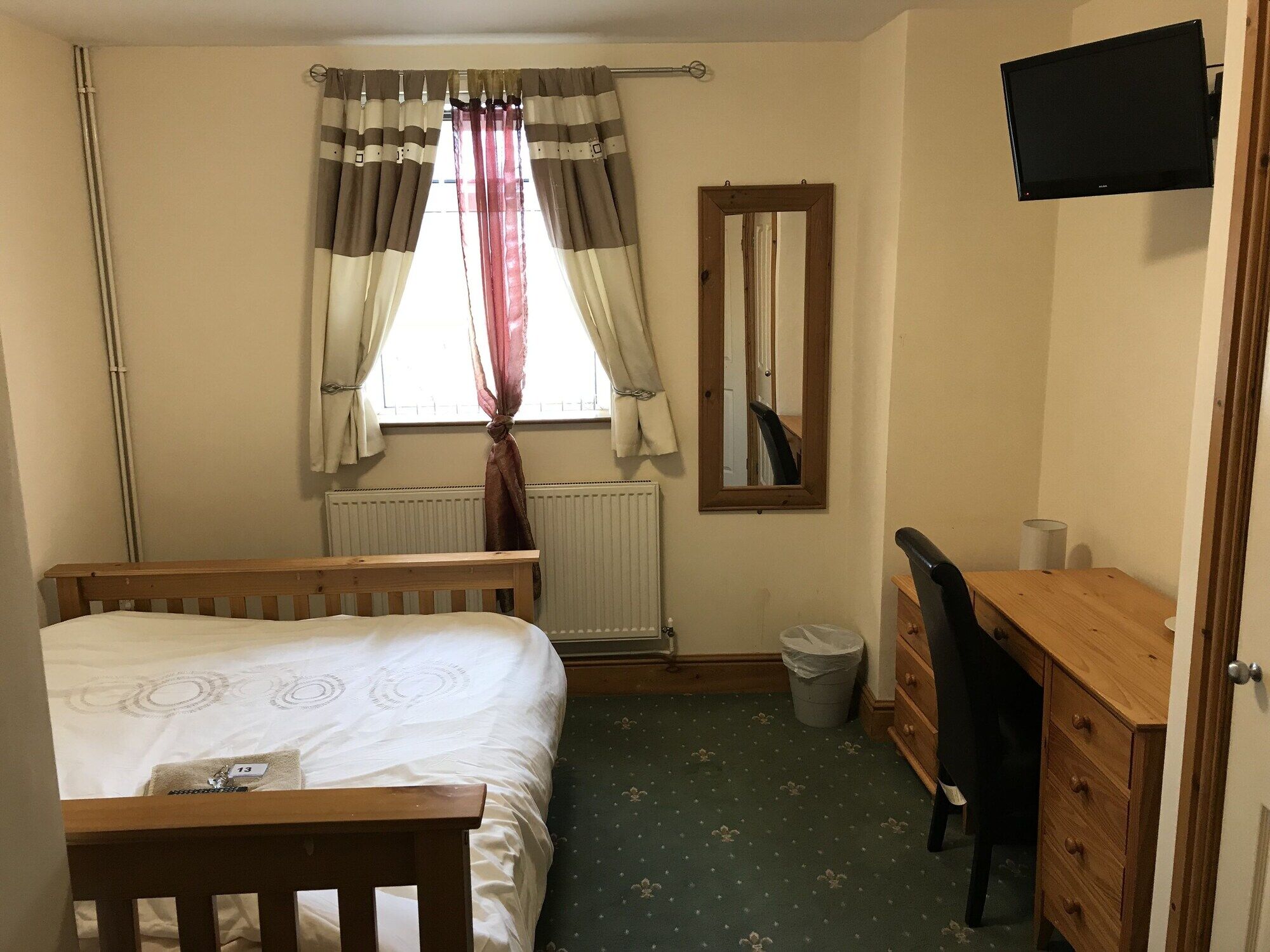 סקאנת'ורפ Oyo Hotel Clamart מראה חיצוני תמונה