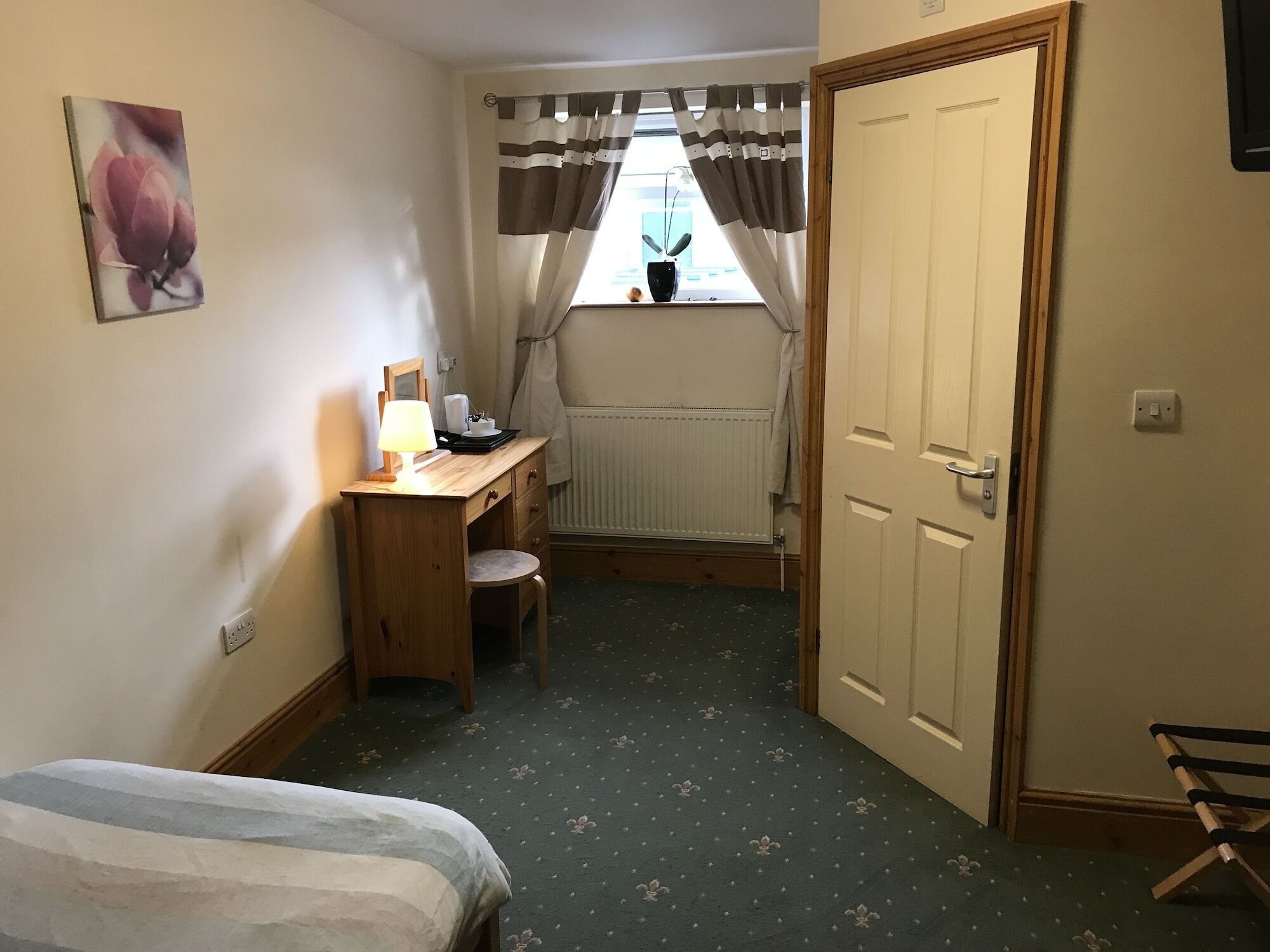 סקאנת'ורפ Oyo Hotel Clamart מראה חיצוני תמונה