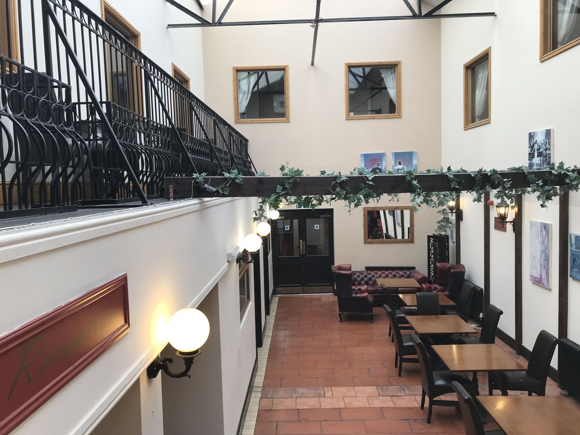 סקאנת'ורפ Oyo Hotel Clamart מראה חיצוני תמונה